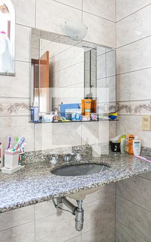 Casa à venda com 300m², 4 quartos e 6 vagas Casa à venda com 300m², 4 quartos e 6 vagasBanheiro 1