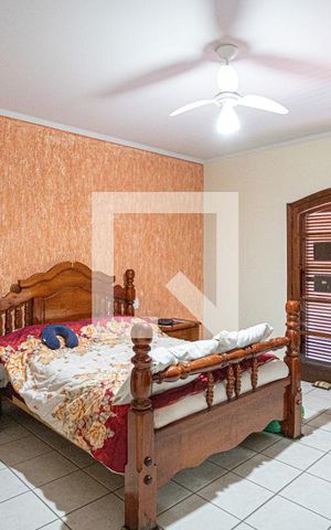 Casa à venda com 300m², 4 quartos e 6 vagas Casa à venda com 300m², 4 quartos e 6 vagasSuíte