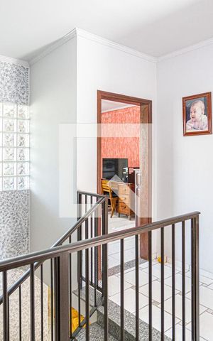 Casa à venda com 300m², 4 quartos e 6 vagas Casa à venda com 300m², 4 quartos e 6 vagasCorredor