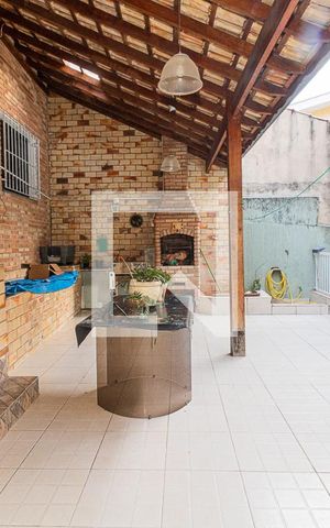 Casa à venda com 350m², 5 quartos e 3 vagas Casa à venda com 350m², 5 quartos e 3 vagasChurrasqueira