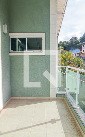 Casa à venda com 350m², 5 quartos e 3 vagas Casa à venda com 350m², 5 quartos e 3 vagasVaranda da Suíte 1