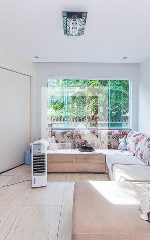 Casa à venda com 350m², 5 quartos e 3 vagas Casa à venda com 350m², 5 quartos e 3 vagasSala