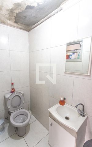 Casa à venda com 366m², 4 quartos e 3 vagas Casa à venda com 366m², 4 quartos e 3 vagasBanheiro de serviço - casa 2
