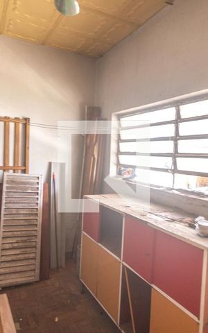 Casa à venda com 366m², 4 quartos e 3 vagas Casa à venda com 366m², 4 quartos e 3 vagasQuarto de serviço - casa 1