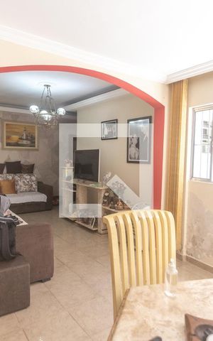 Casa à venda com 366m², 4 quartos e 3 vagas Casa à venda com 366m², 4 quartos e 3 vagasSala de estar - casa 2