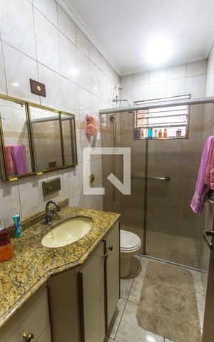 Casa à venda com 366m², 4 quartos e 3 vagas Casa à venda com 366m², 4 quartos e 3 vagasBanheiro - casa 2