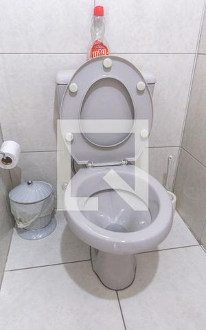 Casa à venda com 366m², 4 quartos e 3 vagas Casa à venda com 366m², 4 quartos e 3 vagasVaso