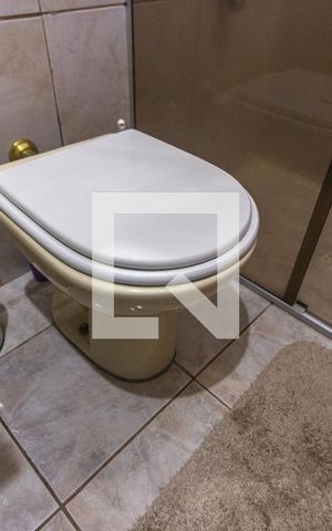 Casa à venda com 366m², 4 quartos e 3 vagas Casa à venda com 366m², 4 quartos e 3 vagasVaso
