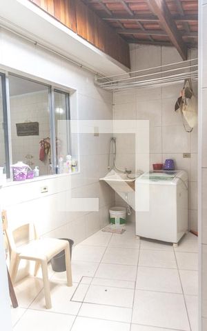 Casa à venda com 366m², 4 quartos e 3 vagas Casa à venda com 366m², 4 quartos e 3 vagasÁrea de serviço - casa 2