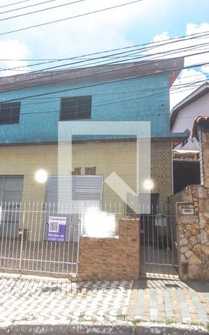 Casa à venda com 366m², 4 quartos e 3 vagas Casa à venda com 366m², 4 quartos e 3 vagasFachada