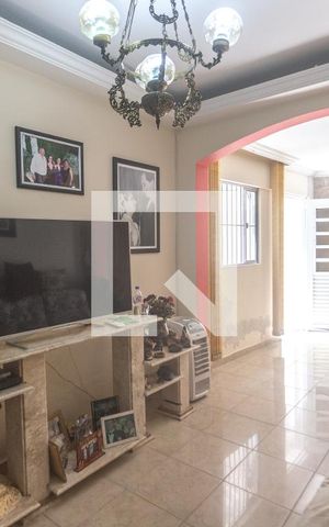 Casa à venda com 366m², 4 quartos e 3 vagas Casa à venda com 366m², 4 quartos e 3 vagasSala de estar - casa 2