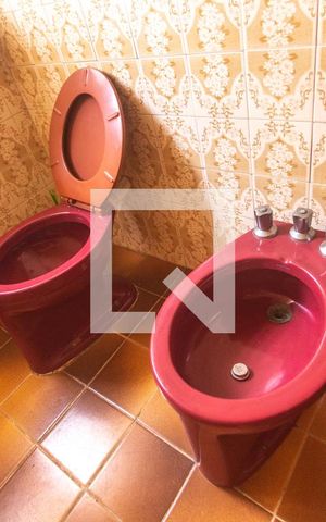 Casa à venda com 366m², 4 quartos e 3 vagas Casa à venda com 366m², 4 quartos e 3 vagasVaso