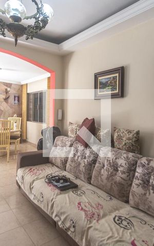 Casa à venda com 366m², 4 quartos e 3 vagas Casa à venda com 366m², 4 quartos e 3 vagasSala de estar - casa 2
