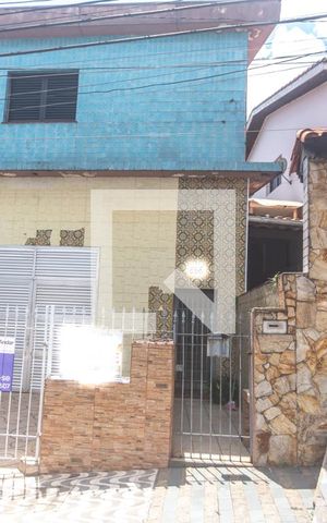 Casa à venda com 366m², 4 quartos e 3 vagas Casa à venda com 366m², 4 quartos e 3 vagasFachada
