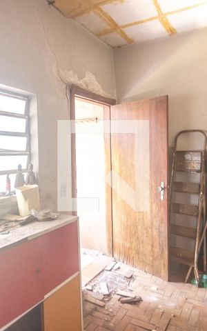 Casa à venda com 366m², 4 quartos e 3 vagas Casa à venda com 366m², 4 quartos e 3 vagasQuarto de serviço - casa 1