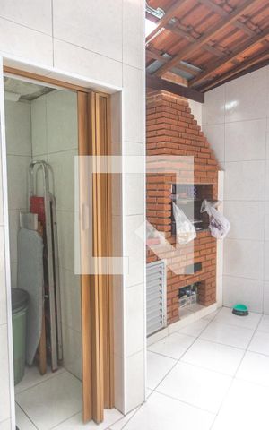 Casa à venda com 366m², 4 quartos e 3 vagas Casa à venda com 366m², 4 quartos e 3 vagasÁrea de serviço - casa 2