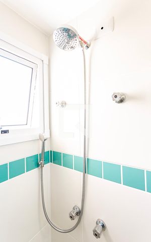 Apartamento para alugar com 50m², 1 quarto e 2 vagas Apartamento para alugar com 50m², 1 quarto e 2 vagasChuveiro do Banheiro