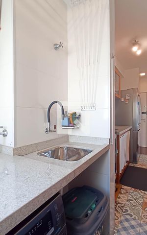 Apartamento à venda com 87m², 3 quartos e 2 vagas Apartamento à venda com 87m², 3 quartos e 2 vagasCozinha e área de serviço