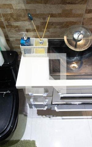Casa de condomínio à venda com 68m², 2 quartos e 1 vaga Casa de condomínio à venda com 68m², 2 quartos e 1 vagaBanheiro