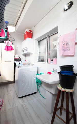Casa de condomínio à venda com 68m², 2 quartos e 1 vaga Casa de condomínio à venda com 68m², 2 quartos e 1 vagaÁrea de Serviço