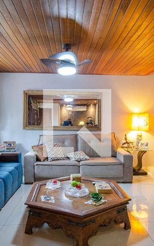 Casa para alugar com 230m², 3 quartos e 2 vagas Casa para alugar com 230m², 3 quartos e 2 vagasSala de Estar