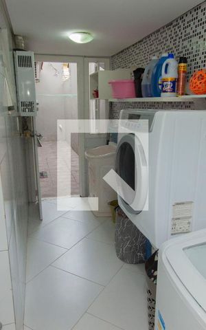 Casa à venda com 170m², 3 quartos e 2 vagas Casa à venda com 170m², 3 quartos e 2 vagasÁrea de Serviço