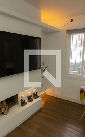 Casa à venda com 170m², 3 quartos e 2 vagas Casa à venda com 170m², 3 quartos e 2 vagasSala