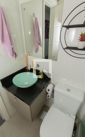 Casa à venda com 170m², 3 quartos e 2 vagas Casa à venda com 170m², 3 quartos e 2 vagasBanheiro Social