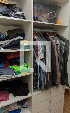 Casa à venda com 170m², 3 quartos e 2 vagas Casa à venda com 170m², 3 quartos e 2 vagasCloset da suíte