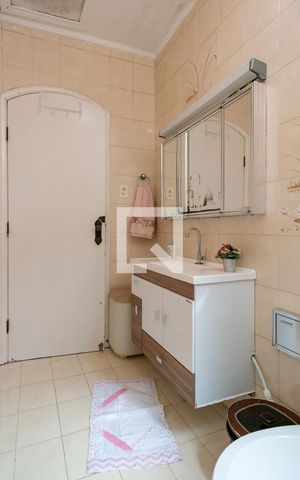 Casa à venda com 70m², 2 quartos e 1 vaga Casa à venda com 70m², 2 quartos e 1 vagaBanheiro