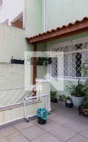 Casa à venda com 70m², 2 quartos e 1 vaga Casa à venda com 70m², 2 quartos e 1 vagaVaranda
