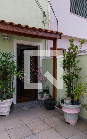 Casa à venda com 70m², 2 quartos e 1 vaga Casa à venda com 70m², 2 quartos e 1 vagaVaranda