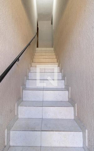 Casa à venda com 360m², 2 quartos e sem vaga Casa à venda com 360m², 2 quartos e sem vagaEscada