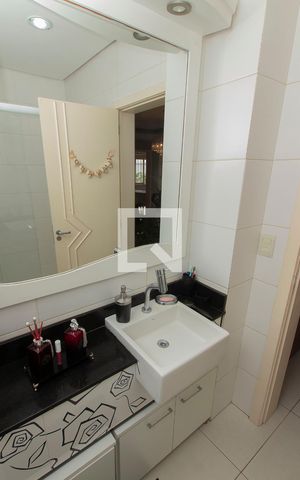 Casa à venda com 330m², 3 quartos e 4 vagas Casa à venda com 330m², 3 quartos e 4 vagasBanheiro 1