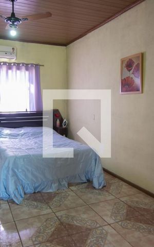 Casa de condomínio à venda com 251m², 4 quartos e 3 vagasSuite