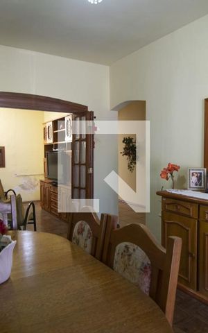 Casa de condomínio à venda com 251m², 4 quartos e 3 vagasSala