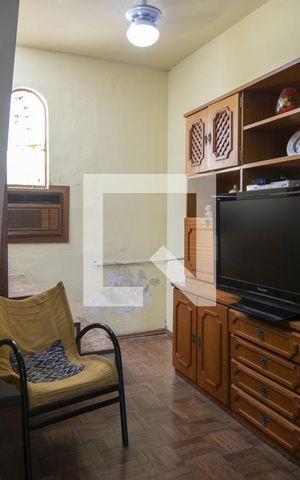 Casa de condomínio à venda com 251m², 4 quartos e 3 vagasSala