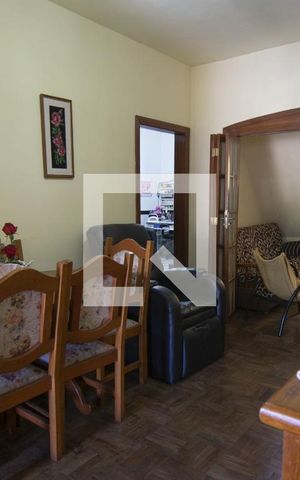 Casa de condomínio à venda com 251m², 4 quartos e 3 vagasSala