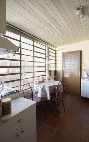 Casa de condomínio à venda com 251m², 4 quartos e 3 vagasÁrea de Churrasqueira e Serviço