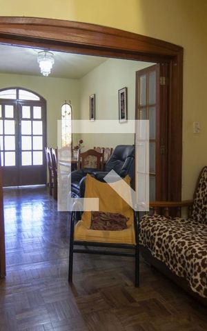 Casa de condomínio à venda com 251m², 4 quartos e 3 vagasSala