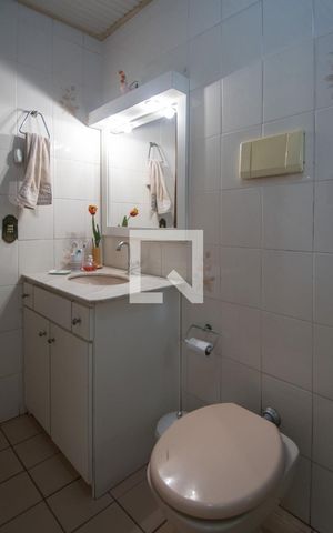 Casa de condomínio à venda com 251m², 4 quartos e 3 vagasBanheiro Social