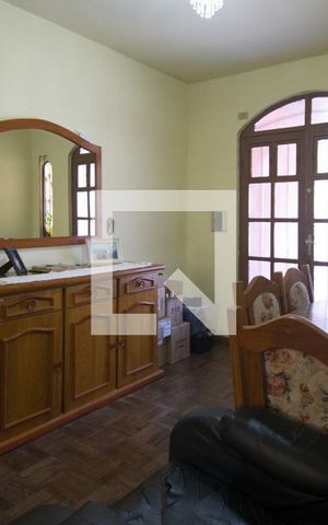 Casa de condomínio à venda com 251m², 4 quartos e 3 vagasSala