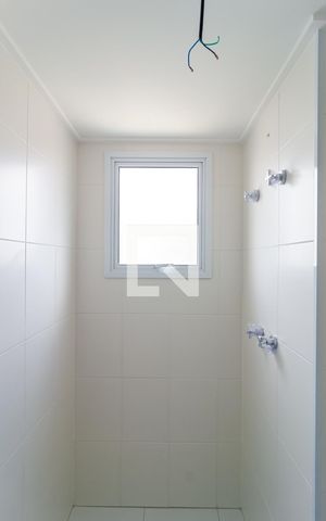 Apartamento à venda com 81m², 2 quartos e 2 vagas Apartamento à venda com 81m², 2 quartos e 2 vagasBanheiro da Suíte