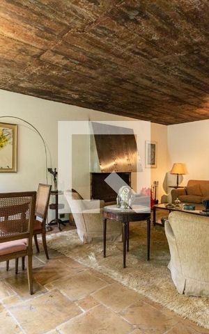 Casa à venda com 876m², 4 quartos e 4 vagas Casa à venda com 876m², 4 quartos e 4 vagasSala de Inverno