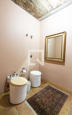 Casa à venda com 876m², 4 quartos e 4 vagas Casa à venda com 876m², 4 quartos e 4 vagasLavabo