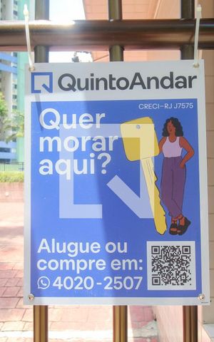 Apartamento à venda com 80m², 2 quartos e 1 vaga Apartamento à venda com 80m², 2 quartos e 1 vagaFachada e placa