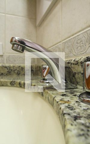 Apartamento à venda com 80m², 2 quartos e 1 vaga Apartamento à venda com 80m², 2 quartos e 1 vagaBanheiro Social