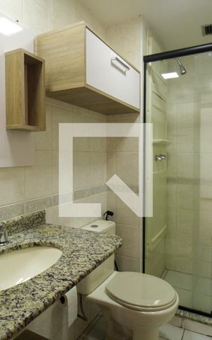 Apartamento à venda com 80m², 2 quartos e 1 vaga Apartamento à venda com 80m², 2 quartos e 1 vagaBanheiro Social