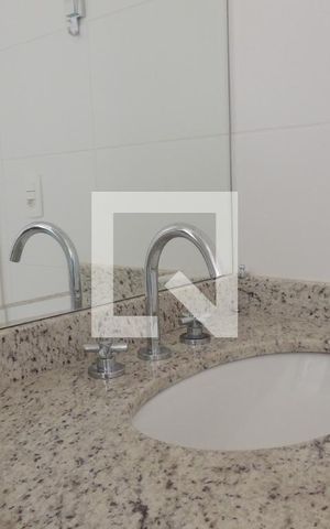 Apartamento à venda com 81m², 2 quartos e 2 vagasBanheiro da Suíte 1