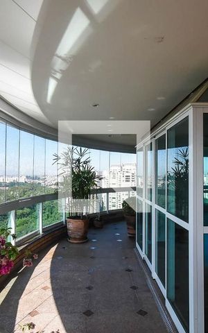 Apartamento à venda com 380m², 4 quartos e 6 vagas Apartamento à venda com 380m², 4 quartos e 6 vagasVaranda 2